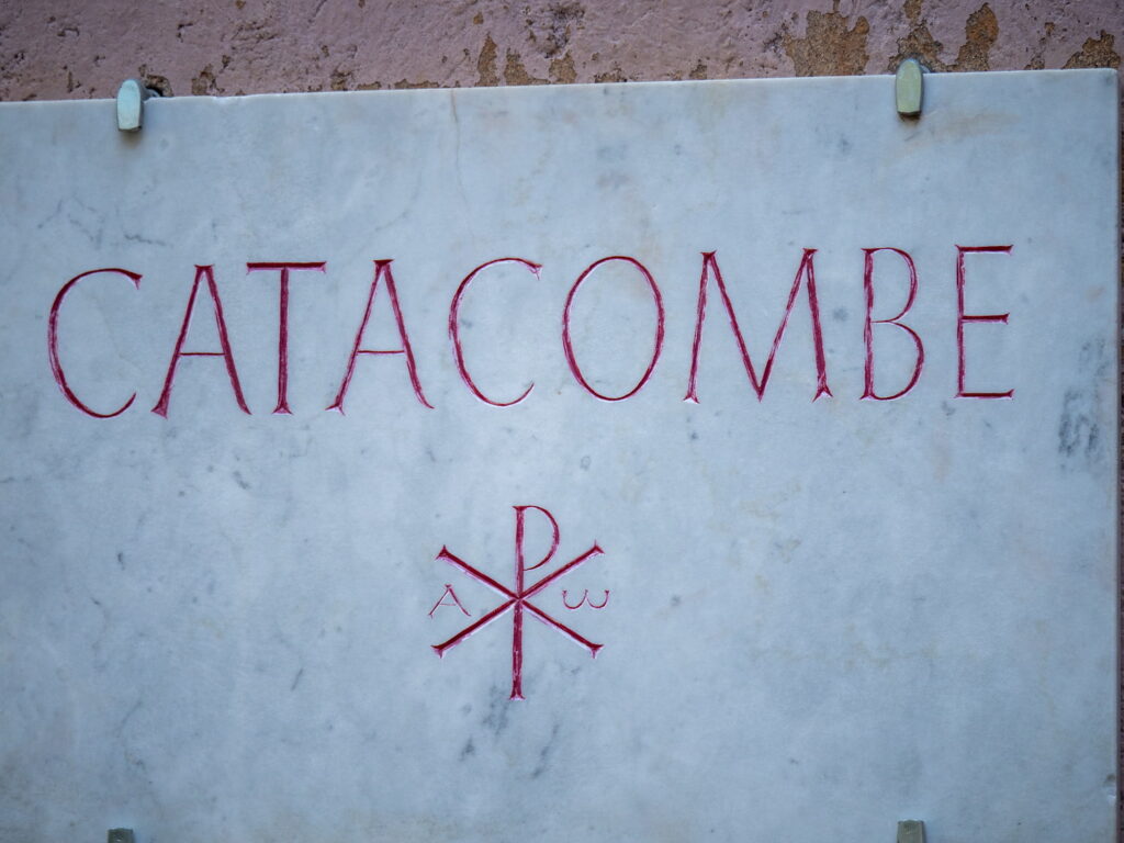 Cartello d'ingresso alle catacombe di Sant'Agnese